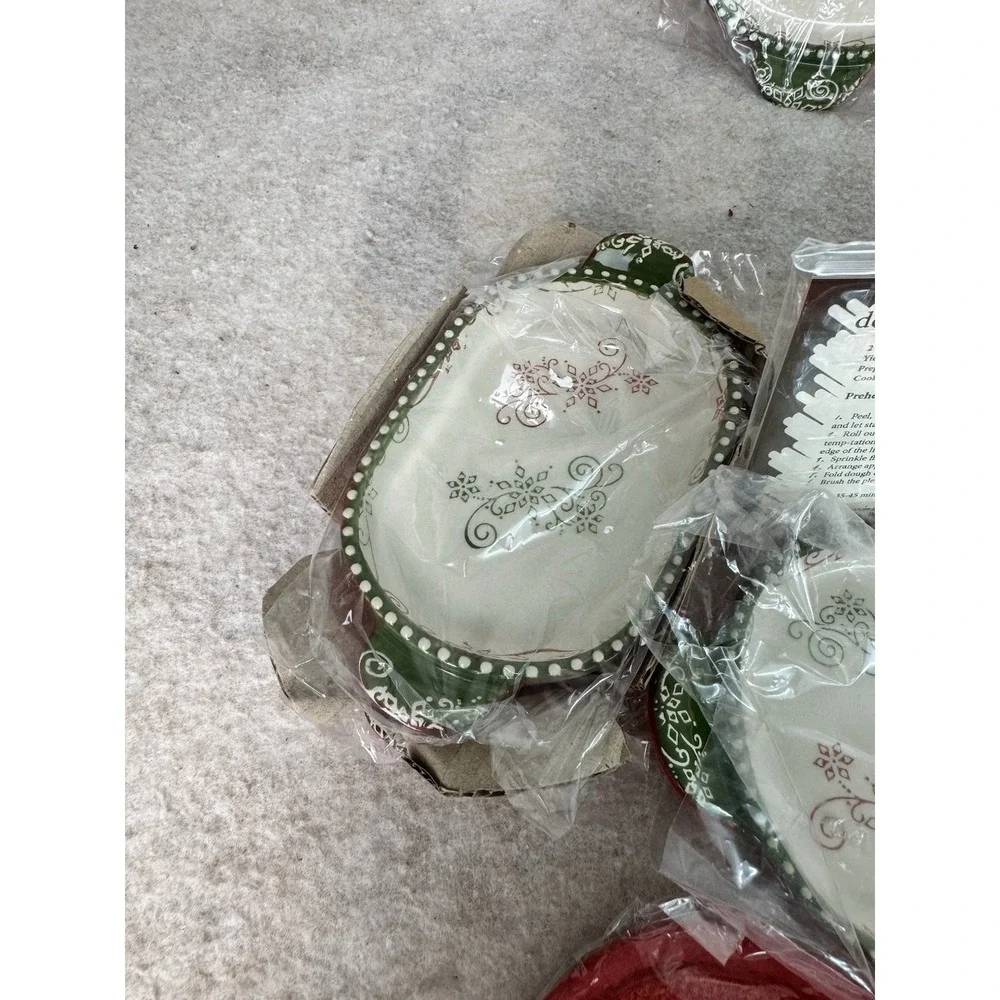 Snowflake Temptation‎ 24 Piece Baking Dish Set with Recipe Cards and Lids